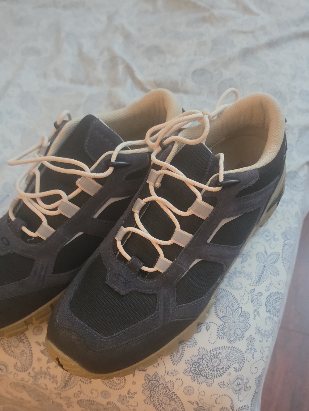 Oakley Men's Black and Tan Trail Sneakers